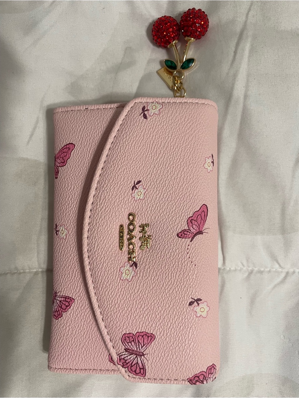 Coach Pink Butterfly medium size
Wallet with Gold Logo - Picture 8 of 8